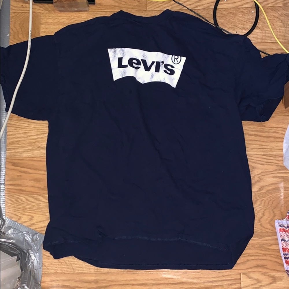 Men’s Levi’s shirt